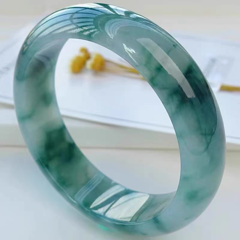 Ice Jadeite Bracelet from Myan - огляд і ціна Bracelets