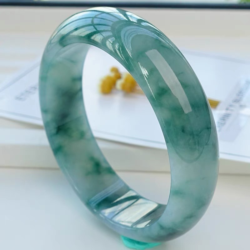 Ice Jadeite Bracelet from Myan - огляд і ціна Bracelets