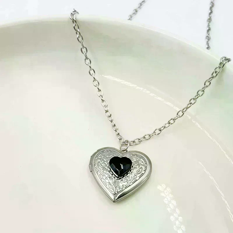 Fashion Baroque Vintage Heart- - огляд і ціна Heart Locket Necklace Photo