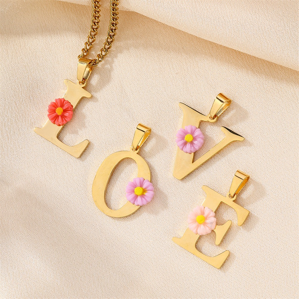 Personalized Daisy Initial Let - огляд і ціна Initial Letter Necklace 18K Gold