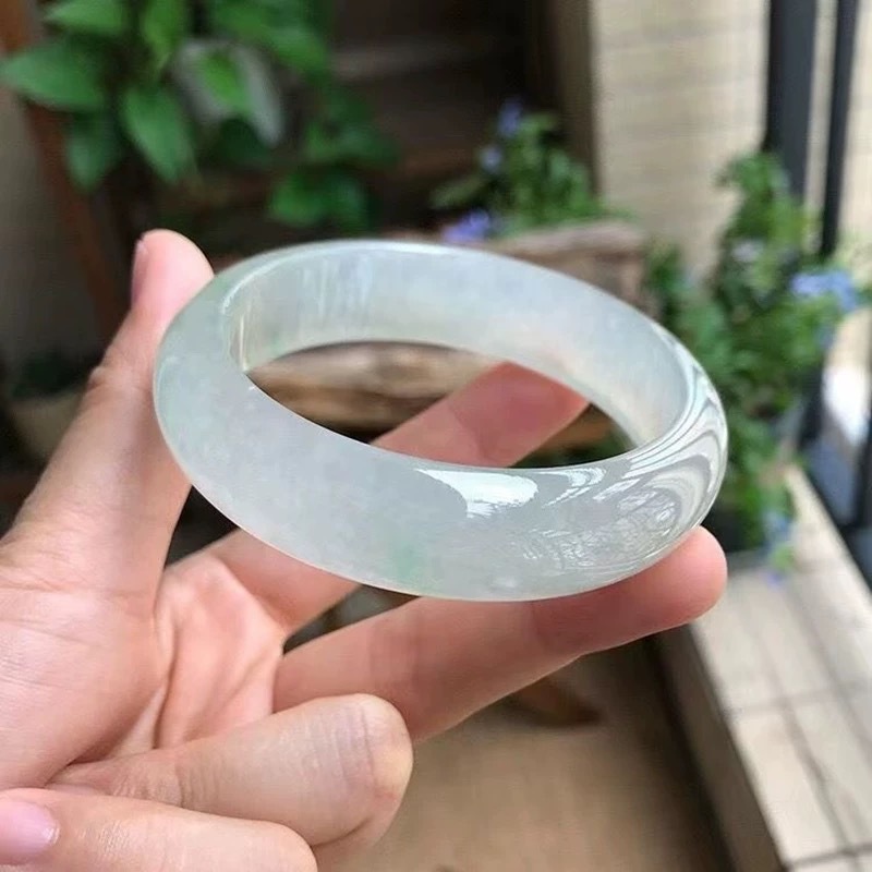 jade women, round shape, trans - огляд і ціна Bracelets