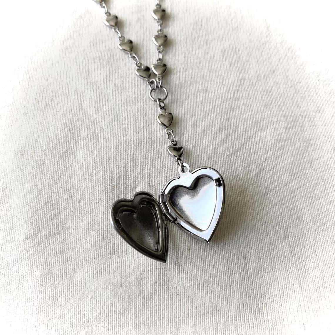 Rosary Lariat Chain Necklace w - огляд і ціна Heart Locket Necklace Photo