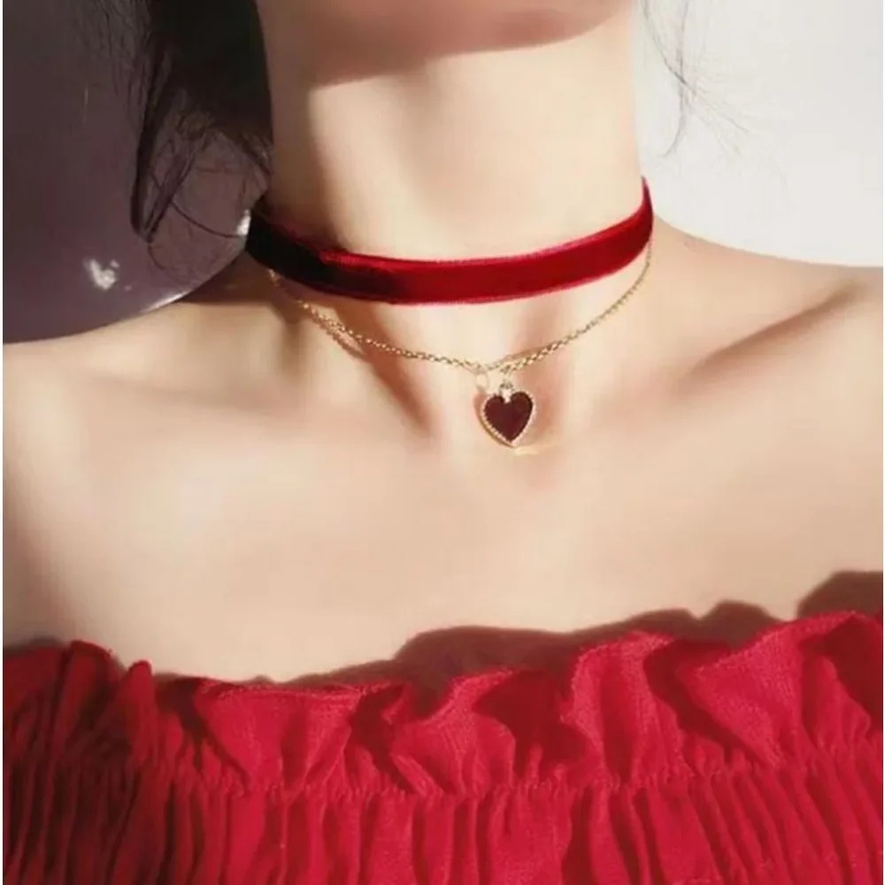 Multi Layer Black Peach Heart  - огляд і ціна Layered Pendant Necklace Aesthetic