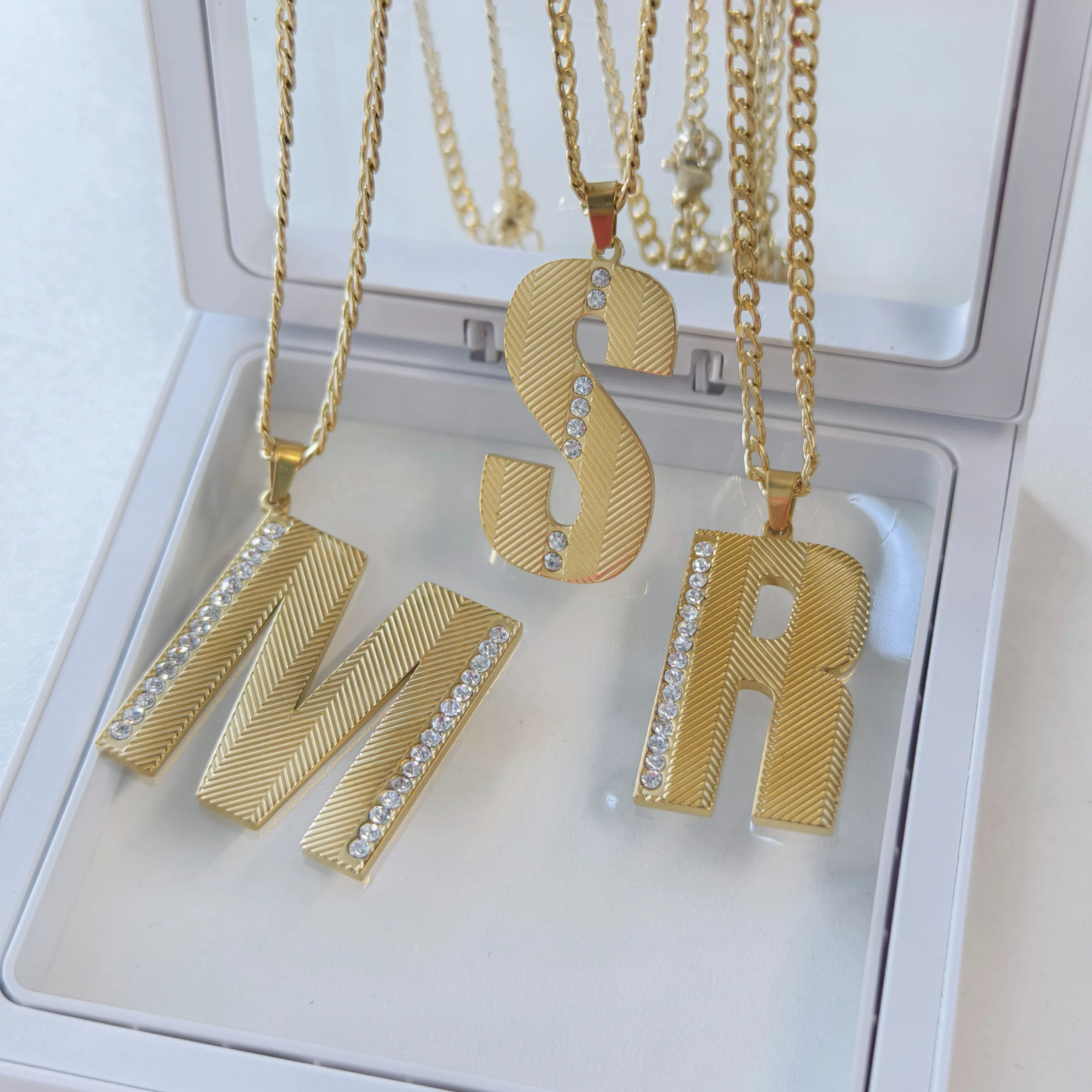 18K GOLD VERMEIL TEXTURE INITI - огляд і ціна Initial Letter Necklace 18K Gold
